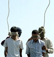 asesinato en Irán. Ejecución de dos jóvenes por ser homosexuales