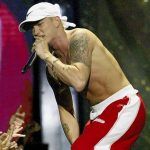 El rapero Eminem se compromete a no interpretar letras homófobas durante una próxima actuación en el Reino Unido