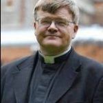 La iglesia de Inglaterra se acobarda ante su sector más conservador y retira la candidatura a obispo de Jeffrey John, clérigo abiertamente gay 