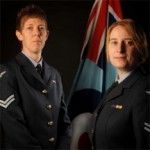 Una pareja de militares lesbianas representará a la Fuerza Aérea británica en el Orgullo de Manchester