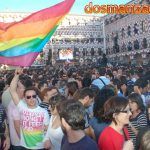 Éxito de la «caravana de palomos cojos» contra la homofobia del alcalde de Badajoz