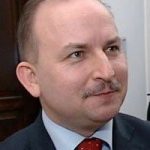 Diputado polaco, expulsado de su partido por «broma» machista y homófoba