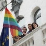 Esquerra Unida hará ondear la bandera LGTBI hasta el día 28 en todos los ayuntamientos donde tiene la alcaldía