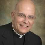 El arzobispo de Chicago compara el movimiento LGTB con el Ku Klux Klan