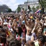 París: la nueva ministra de Familia acude a la marcha del Orgullo y pronostica que en 2013 se celebrará ya con matrimonio igualitario