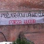 Ultraderechistas italianos cuelgan pancarta homófoba en la sede del círculo LGTB más antiguo de Italia