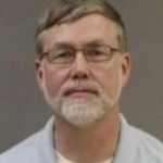 Reverendo de Minnesota, acusado de abusos sexuales por dos hombres a los que ayudaba a «curarse» de su homosexualidad