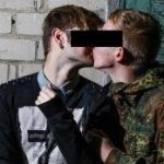 Un tribunal lituano califica de “excéntrica” la foto en la que una pareja gay aparece besándose y descarta actuar ante las amenazas homófobas
