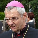 Arzobispo alemán recomienda a gays y lesbianas la confesión y la oración en lugar de salir públicamente del armario