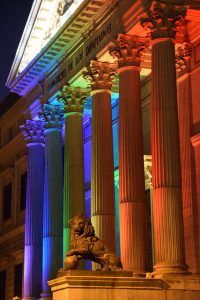 Congreso iluminado arco iris 2016