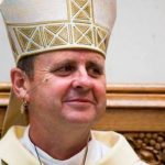 Un obispo neozelandés afirma que la Iglesia católica se encuentra en un «momento Galileo» respecto a la aceptación de la homosexualidad