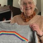 Encantadora reacción de una abuela hacia una nieta que le confió su bisexualidad