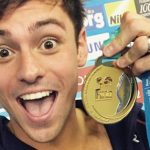 El saltador de trampolín Tom Daley, abiertamente gay, se vuelve a proclamar campeón del mundo ocho años después