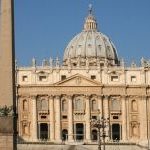 Un millar de personalidades de la política, la prensa o el deporte dan la bienvenida al Papa y critican las «iniciativas contrarias a la familia»