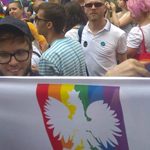 Activistas polacos pueden enfrentarse a condenas de hasta un año de cárcel por usar banderas arcoíris con un símbolo nacional en el Orgullo LGTB