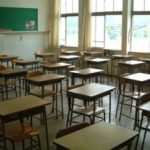Al menos una decena de alumnos expulsados de un instituto de Bétera por una agresión homófoba a un profesor
