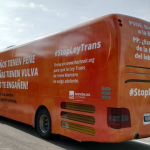 El «autobús del odio» de HazteOír vuelve a circular por las calles de Madrid con felicitación expresa al PSOE por el giro transexcluyente de un sector de dicho partido