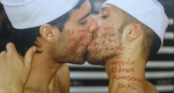 foto exposicion Sevilla vandalismo homofobo