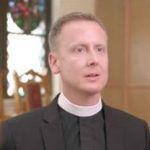 Kevin Roberston, reverendo abiertamente gay, con pareja y padre de dos hijos, elegido obispo de la Iglesia anglicana de Canadá