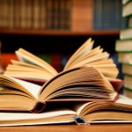 Una jueza de Castellón ordena la retirada urgente de libros de temática LGTBI repartidos a los institutos apelando al riesgo de «perjuicios irreparables»