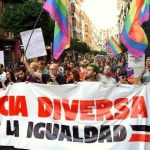 Ochocientas personas exigen la dimisión del delegado del Gobierno de Murcia, quien por su parte minimiza la agresión neonazi al Orgullo