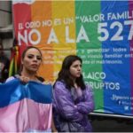 El presidente de Guatemala anuncia una marcha atrás de la ley que endurece las penas por aborto y prohíbe las uniones del mismo sexo