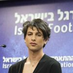 La árbitra de fútbol israelí Sapir Berman hace historia al salir públicamente del armario como mujer trans